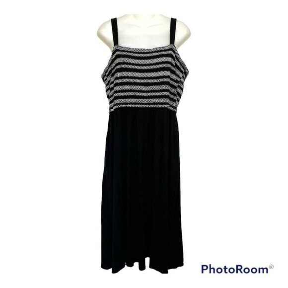 LANE BRYANT PLUS SIZE 18 - 20 BLACK & WHITE KNIT CASUAL DRESS WITH SMOCKED TOP - Picture 1 of 11